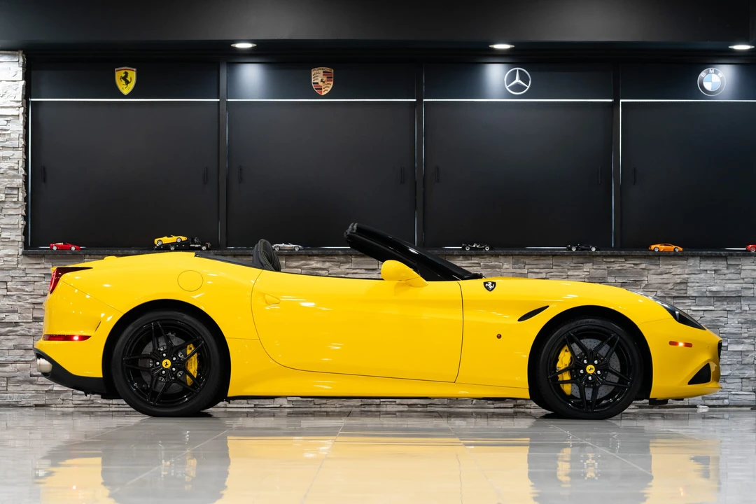 2017 Ferrari California T - Image 23 of 31