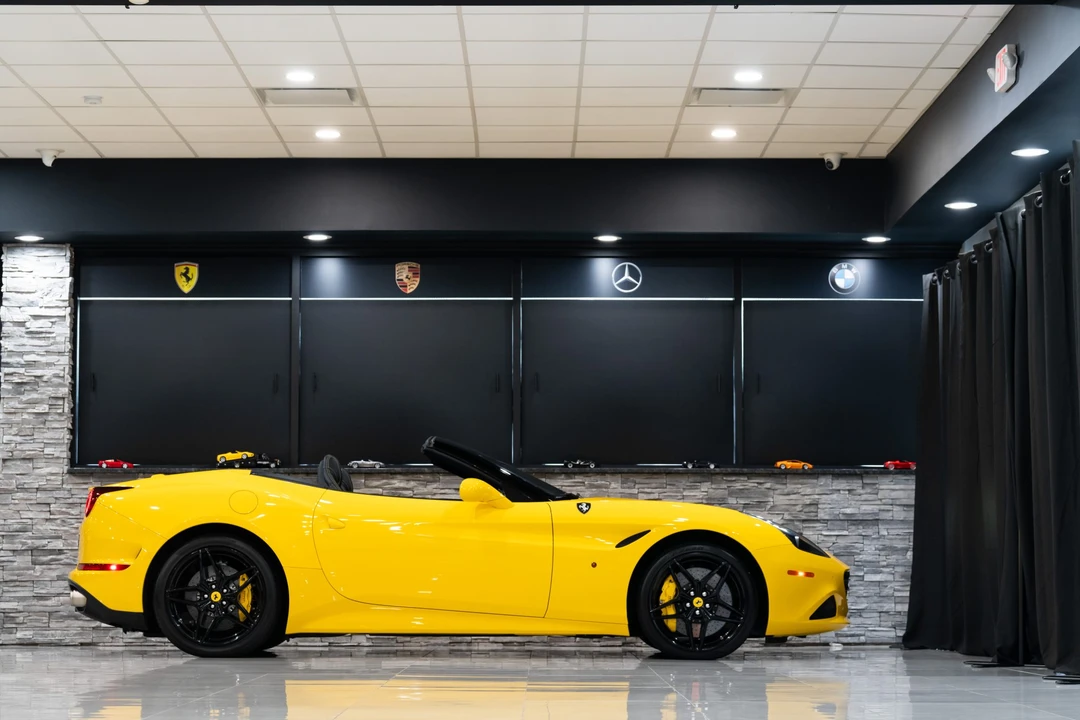 2017 Ferrari California T - Image 24 of 31
