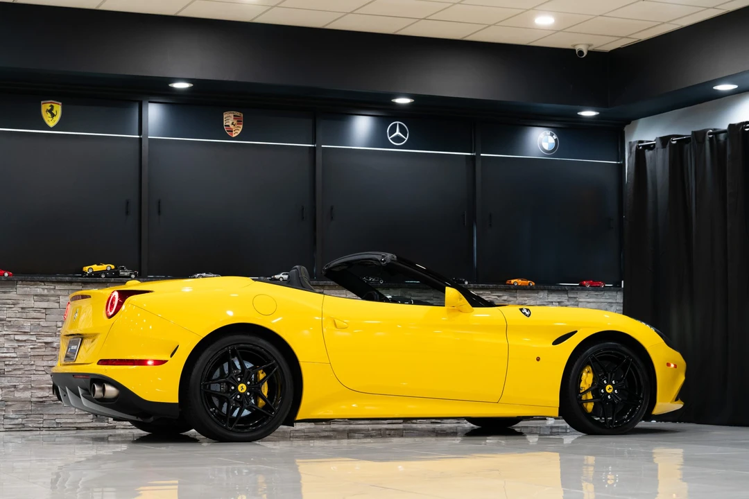 2017 Ferrari California T - Image 22 of 31