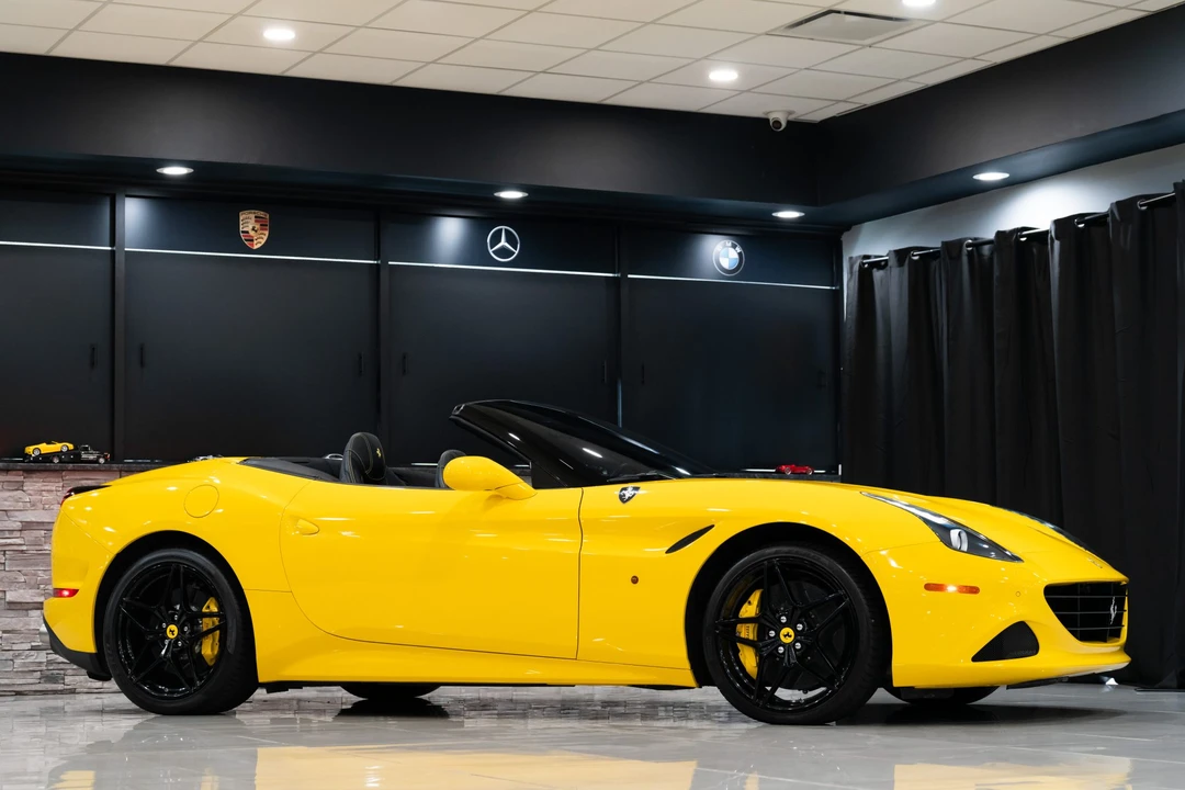 2017 Ferrari California T - Image 26 of 31