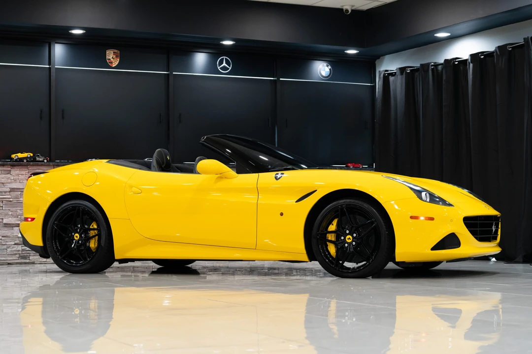 2017 Ferrari California T - Image 25 of 31