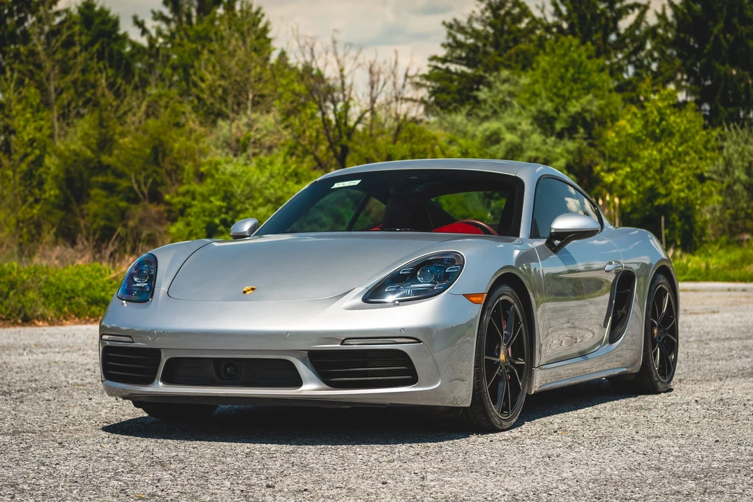 2017 Porsche 718 Cayman S - Image 2 of 31