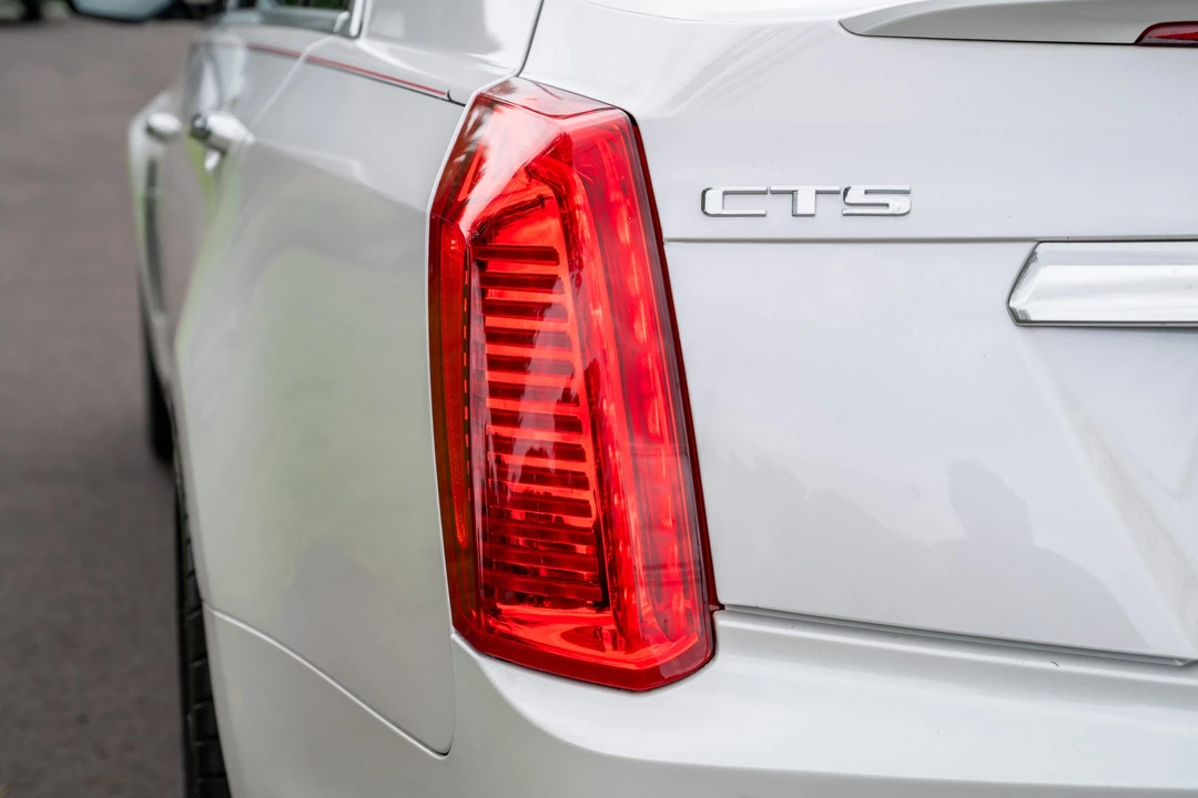 2018 Cadillac CTS-V 3rd Gen - Image 30 of 31