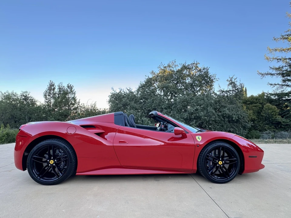 2018 Ferrari 488 Spider - Image 13 of 31