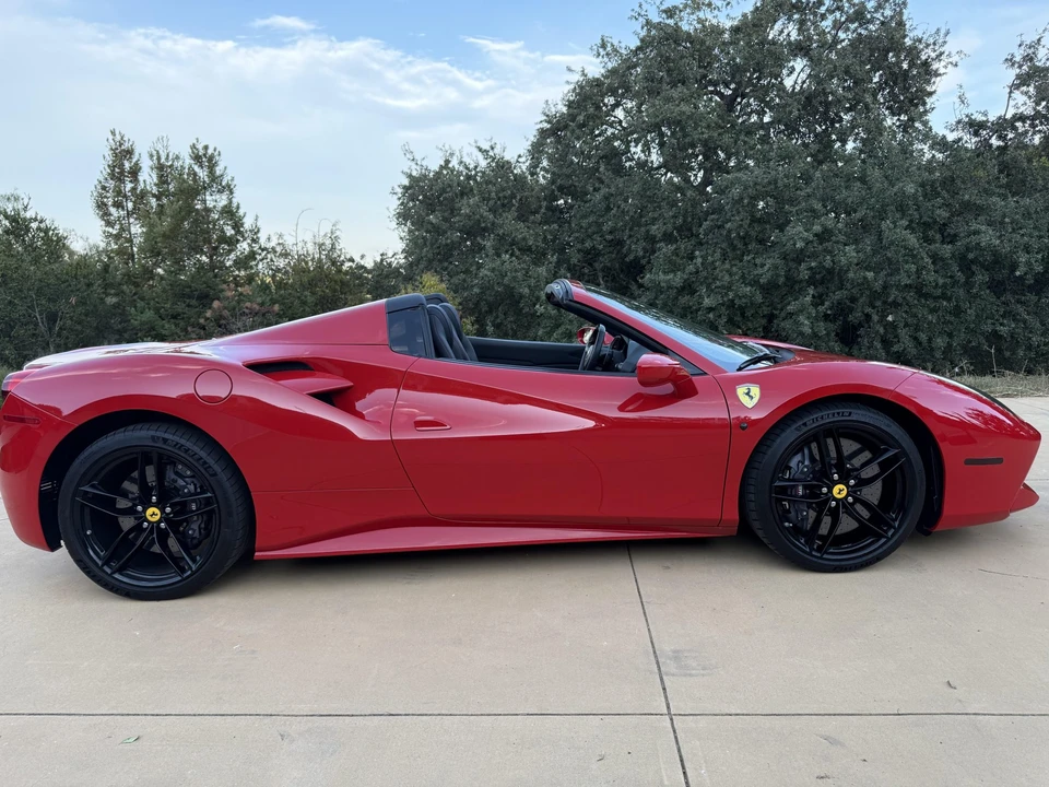 2018 Ferrari 488 Spider - Image 11 of 31