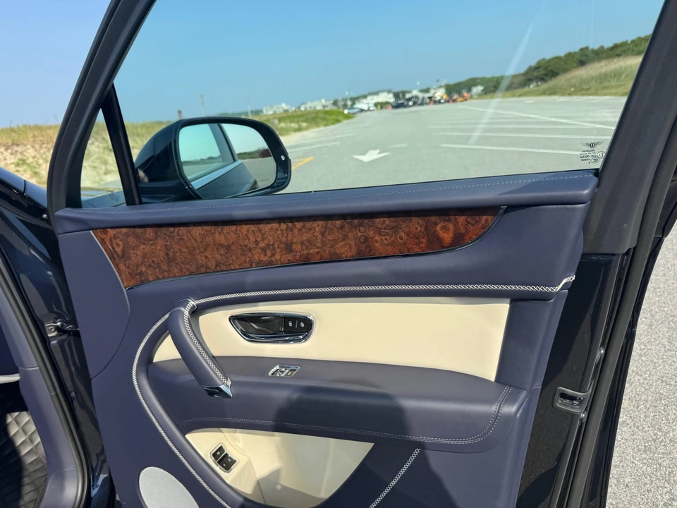 2019 Bentley Bentayga - Image 31 of 31