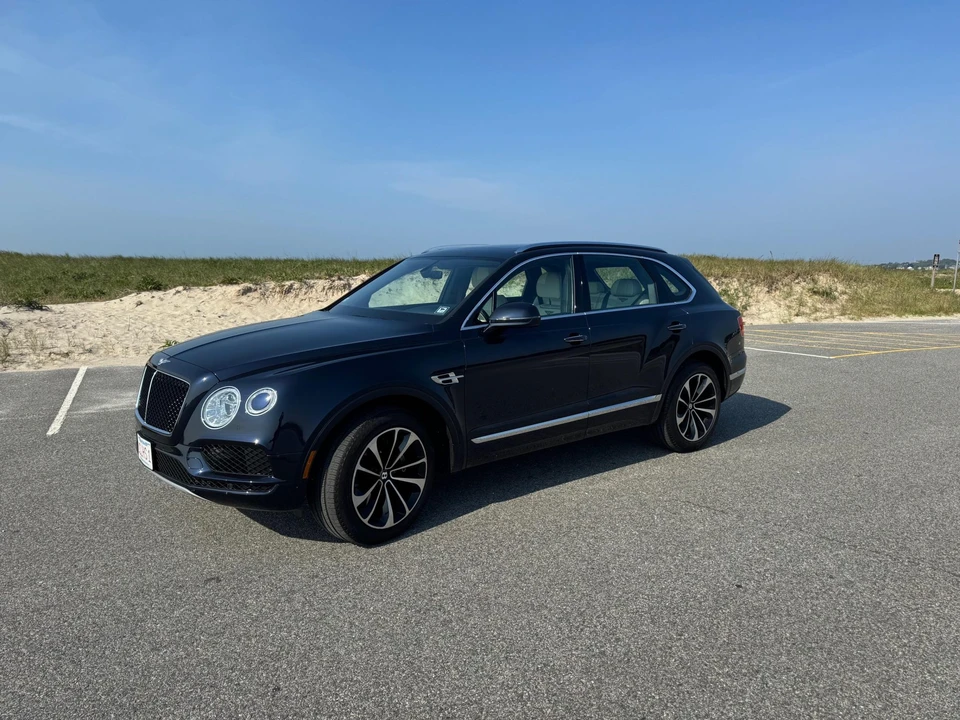 2019 Bentley Bentayga - Image 2 of 31