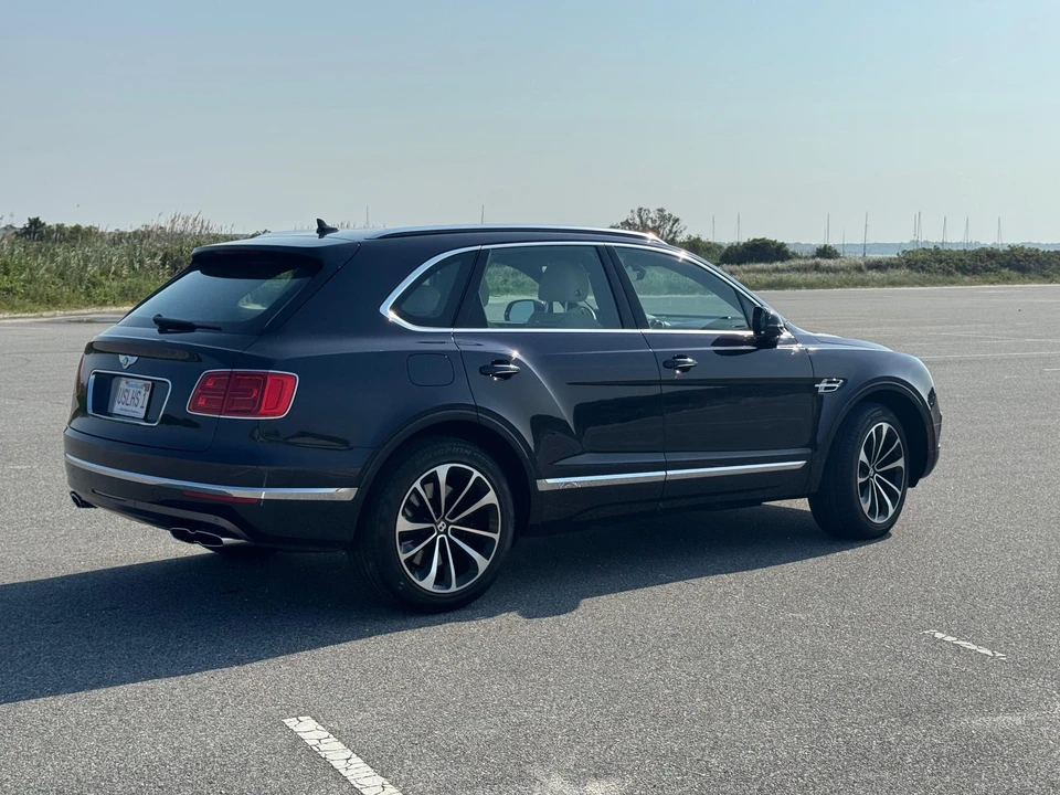 2019 Bentley Bentayga - Image 8 of 31