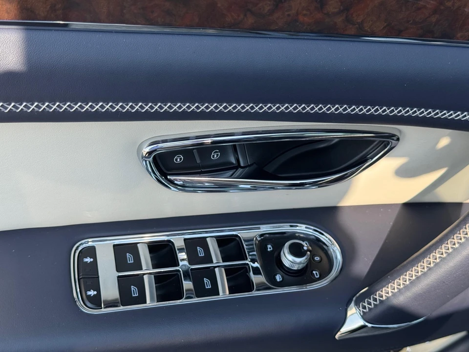 2019 Bentley Bentayga - Image 27 of 31
