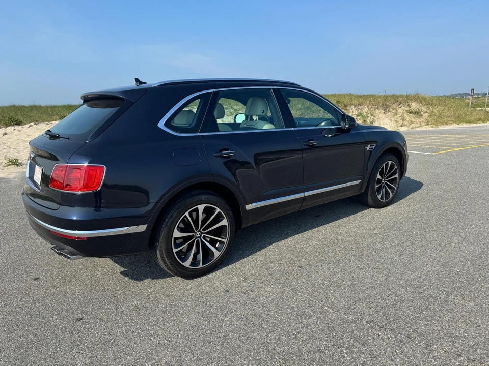 2019 Bentley Bentayga - Image 7 of 31