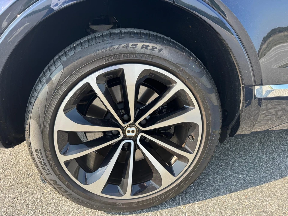 2019 Bentley Bentayga - Image 18 of 31
