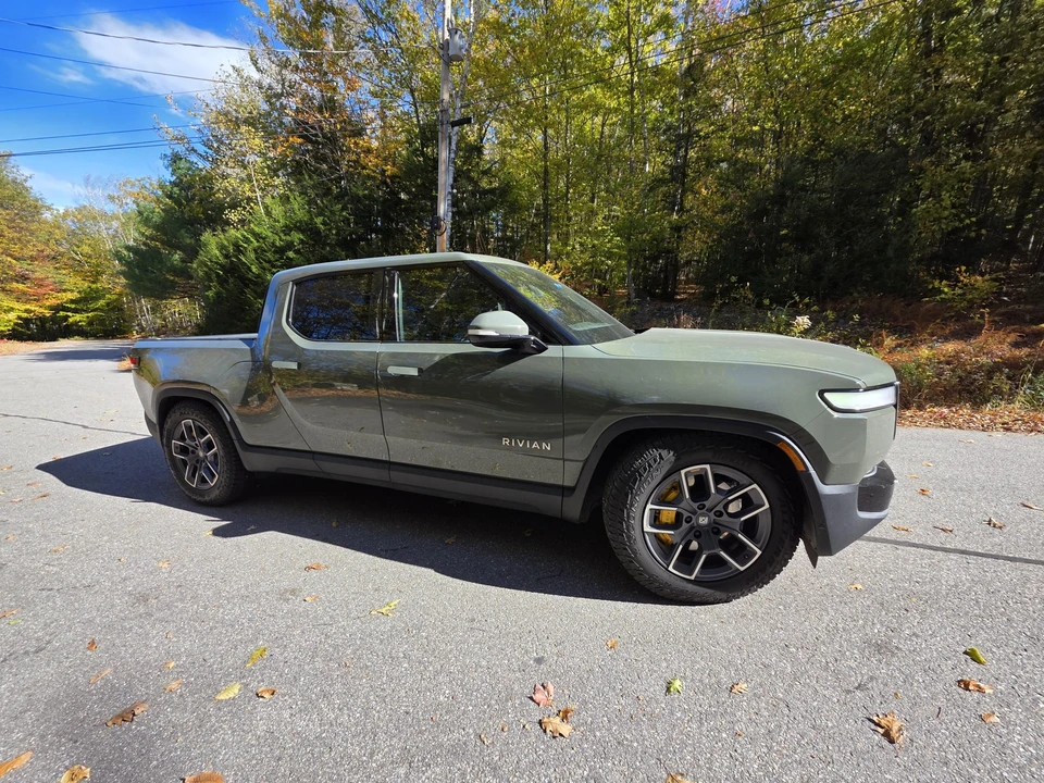 2022 Rivian R1T - Image 15 of 31