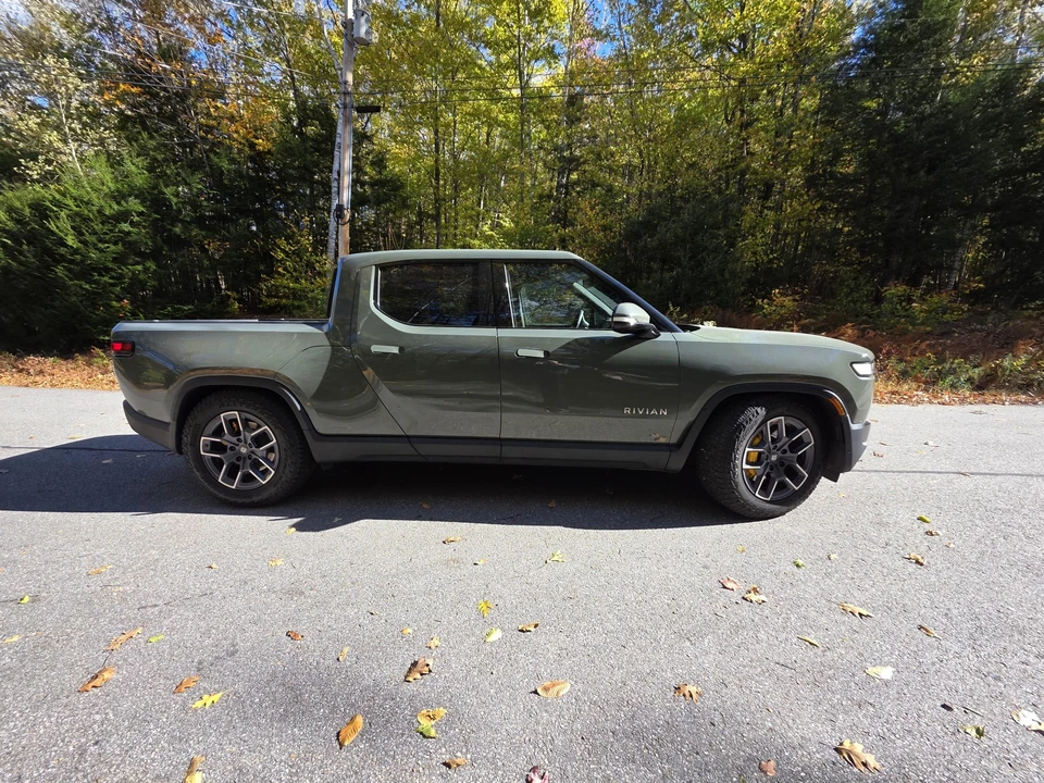 2022 Rivian R1T - Image 14 of 31