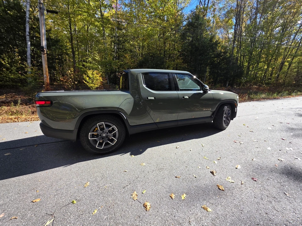 2022 Rivian R1T - Image 13 of 31