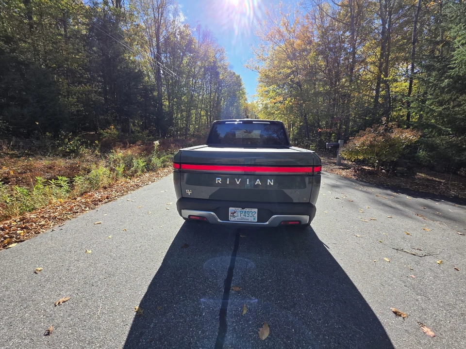 2022 Rivian R1T - Image 10 of 31