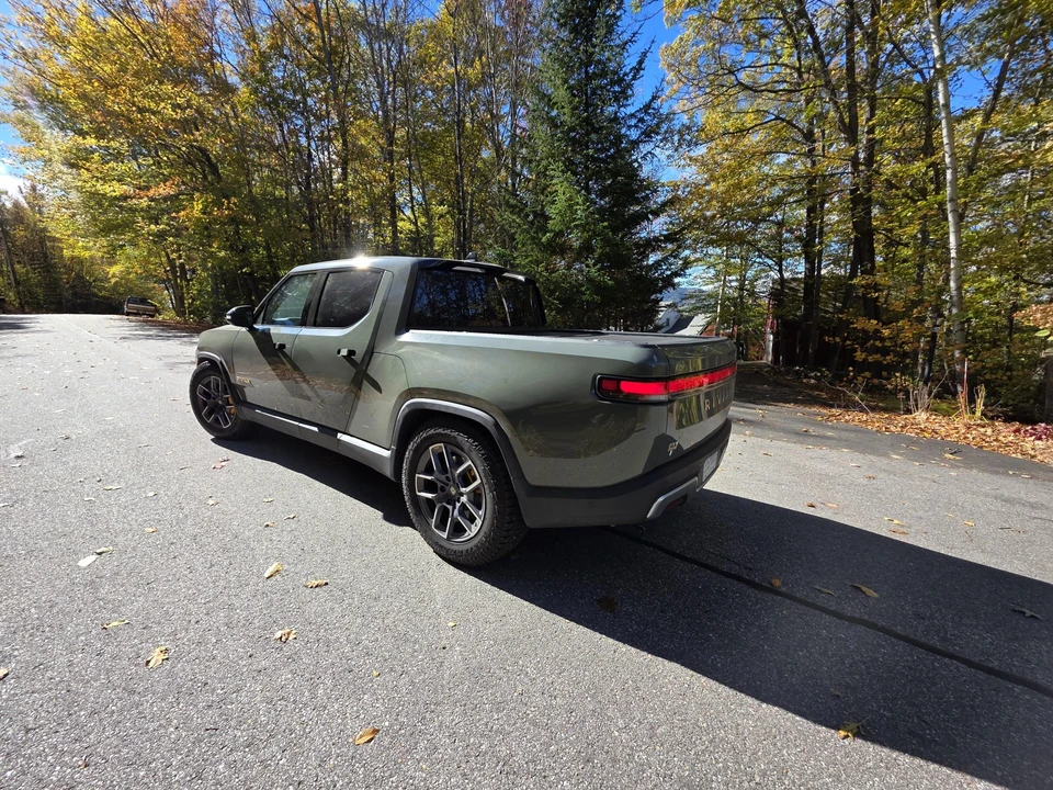 2022 Rivian R1T - Image 8 of 31