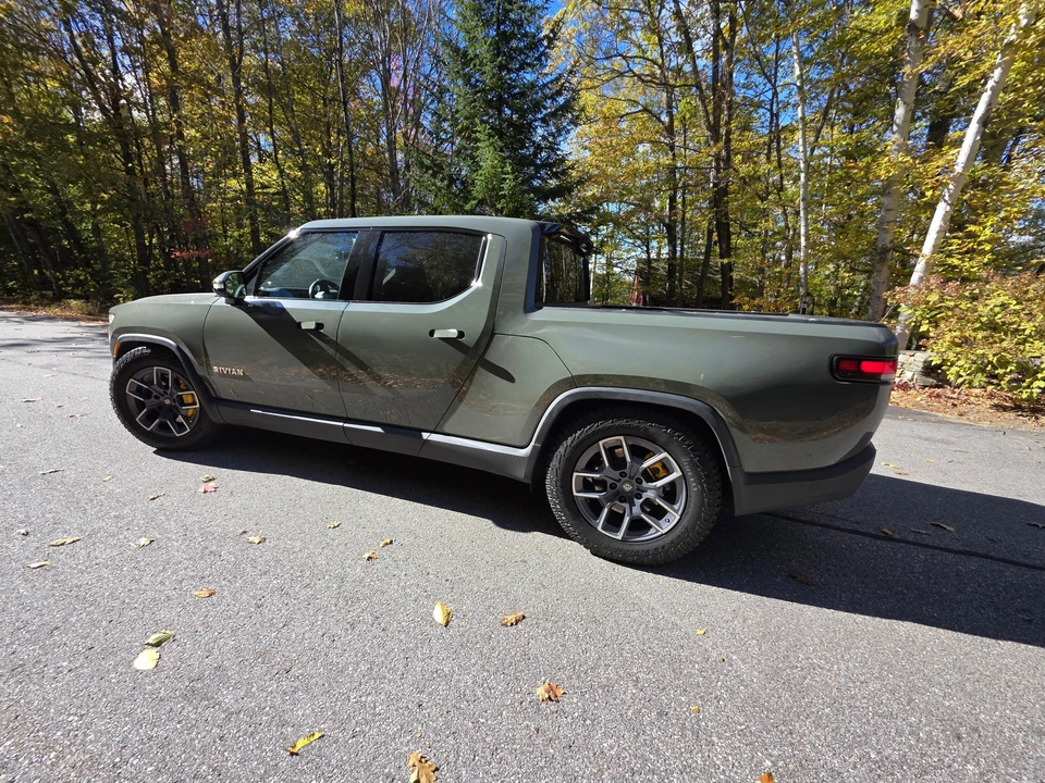 2022 Rivian R1T - Image 7 of 31
