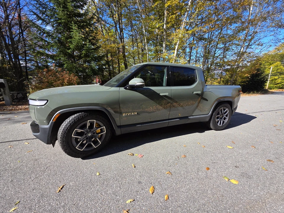 2022 Rivian R1T - Image 5 of 31