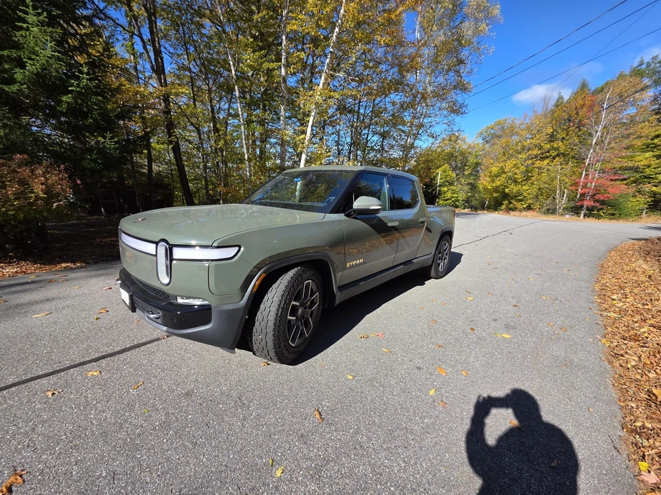 2022 Rivian R1T - Image 4 of 31
