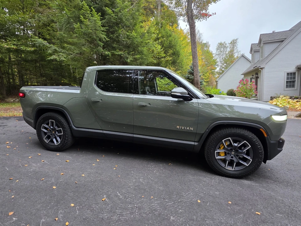 2022 Rivian R1T - Image 24 of 31