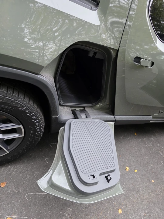 2022 Rivian R1T - Image 30 of 31