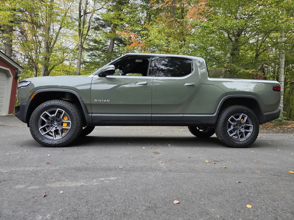 2022 Rivian R1T - Image 20 of 31