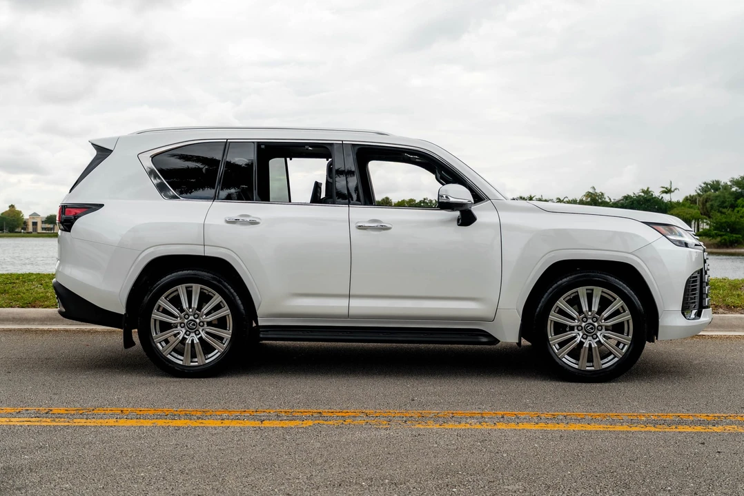 2023 Lexus LX 4th Gen - Image 9 of 31