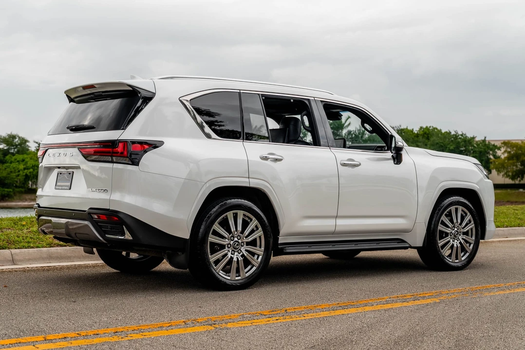 2023 Lexus LX 4th Gen - Image 8 of 31