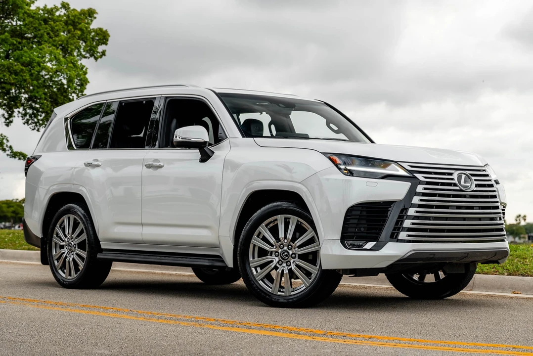 2023 Lexus LX 4th Gen - Image 10 of 31