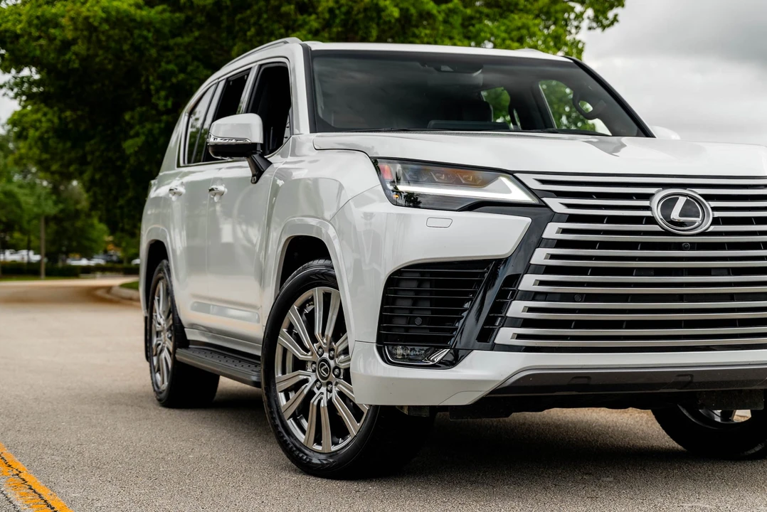 2023 Lexus LX 4th Gen - Image 16 of 31