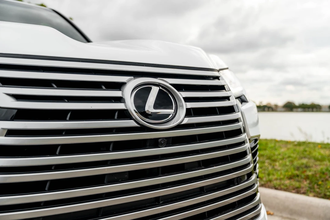 2023 Lexus LX 4th Gen - Image 19 of 31