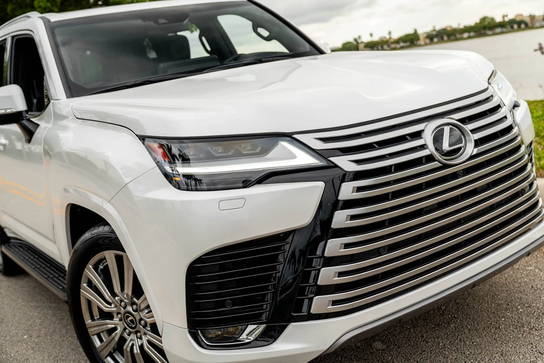 2023 Lexus LX 4th Gen - Image 18 of 31