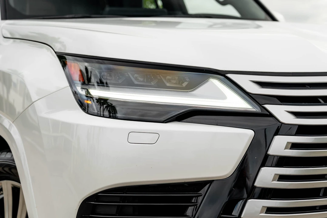 2023 Lexus LX 4th Gen - Image 17 of 31