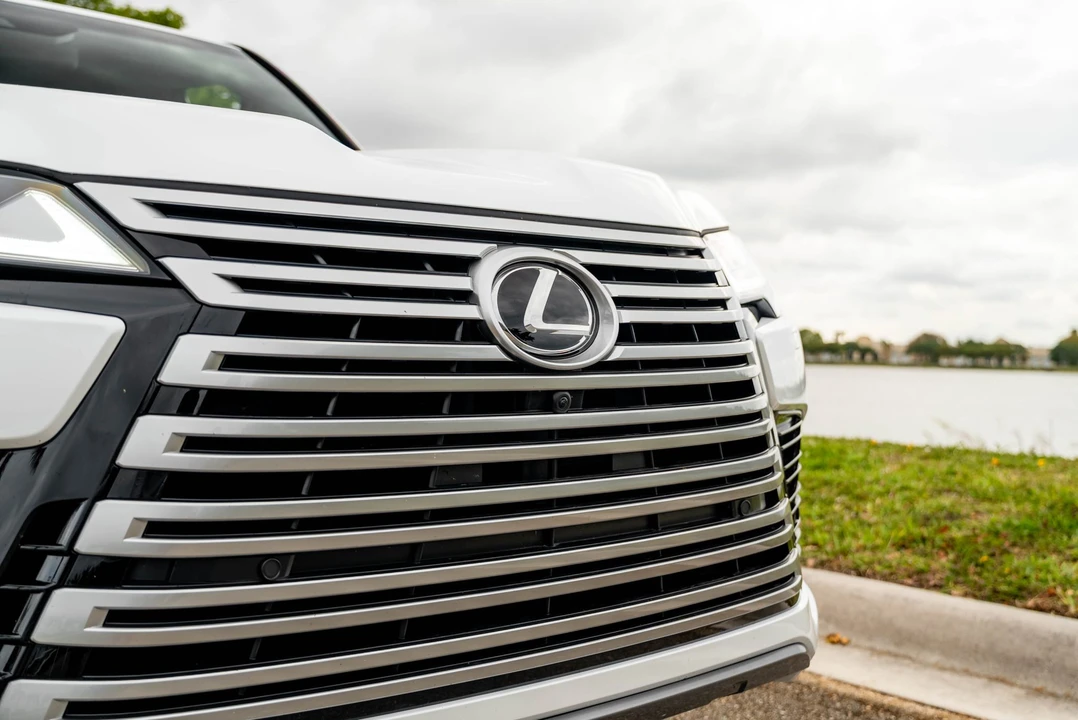 2023 Lexus LX 4th Gen - Image 20 of 31