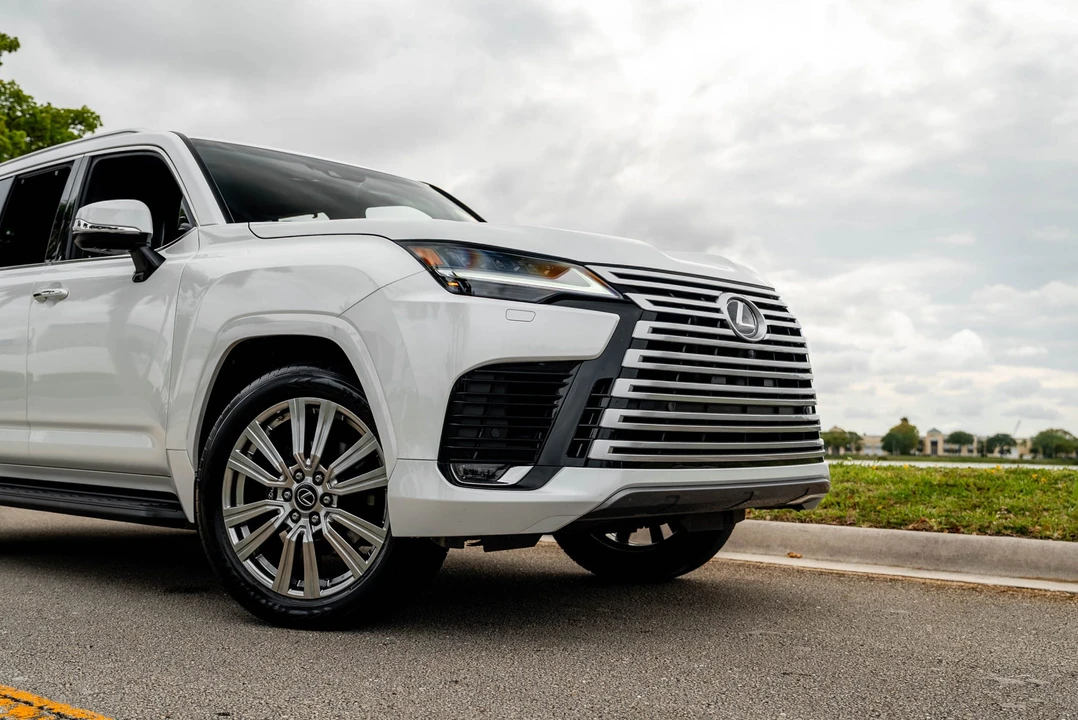 2023 Lexus LX 4th Gen - Image 14 of 31