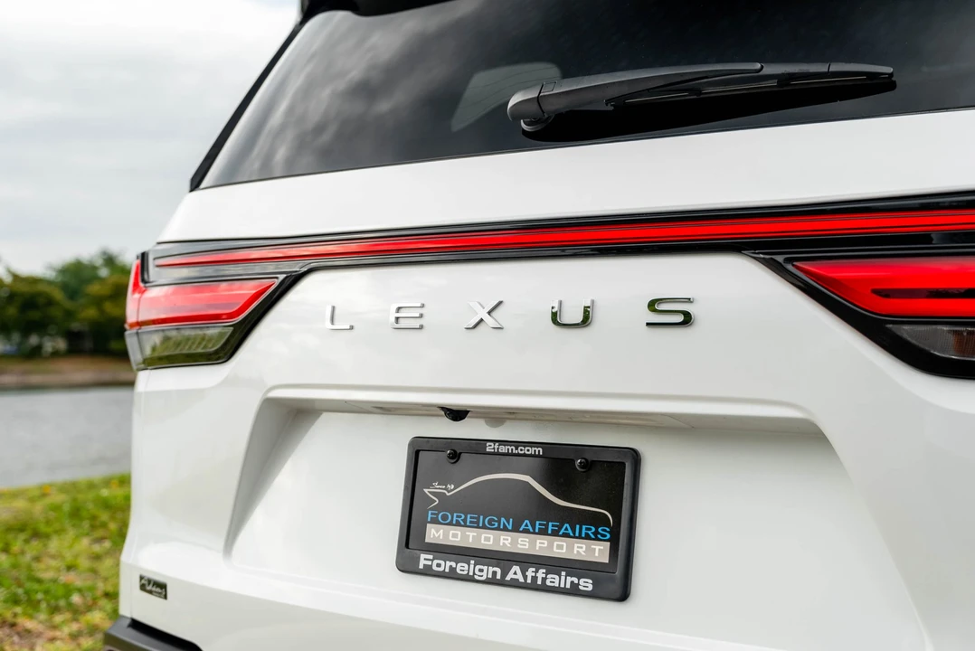 2023 Lexus LX 4th Gen - Image 25 of 31