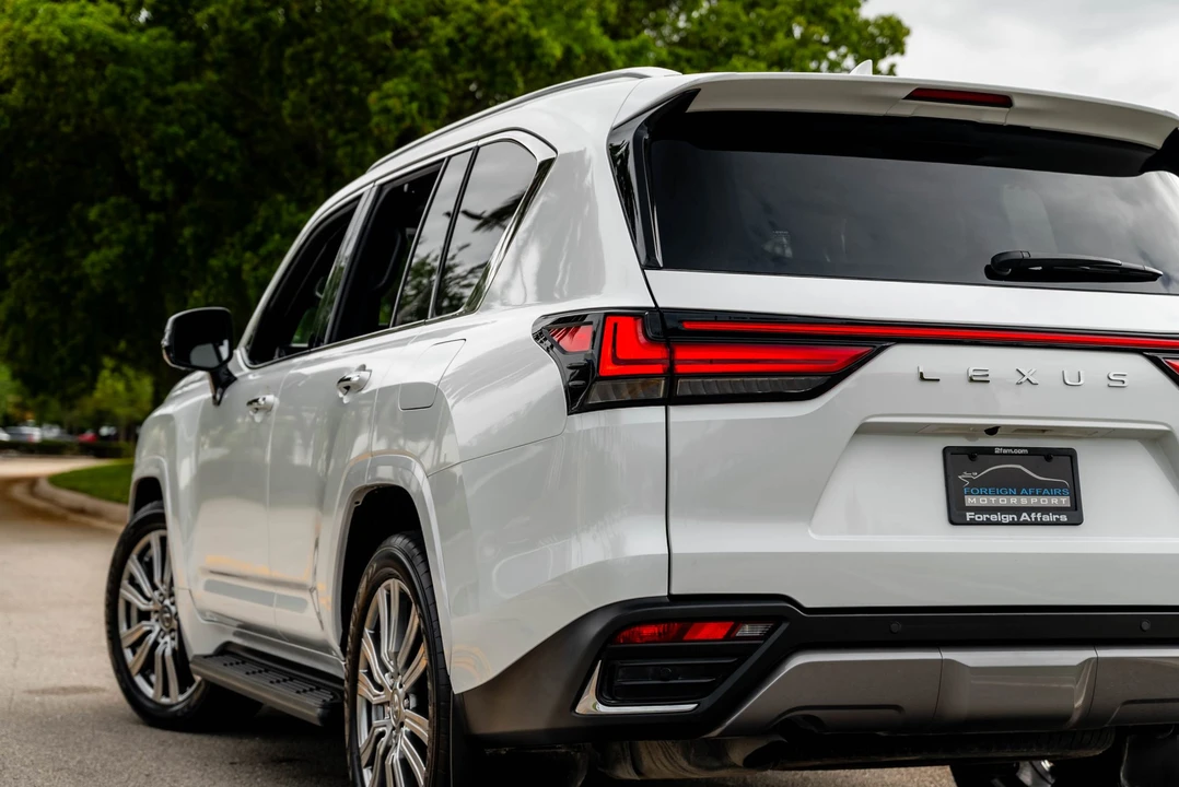 2023 Lexus LX 4th Gen - Image 24 of 31