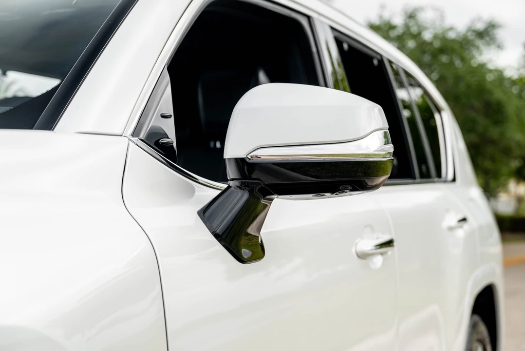2023 Lexus LX 4th Gen - Image 21 of 31