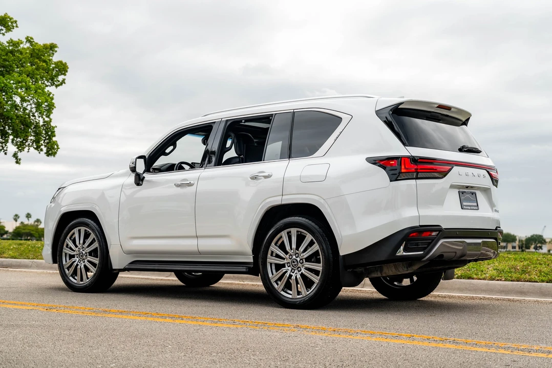 2023 Lexus LX 4th Gen - Image 4 of 31