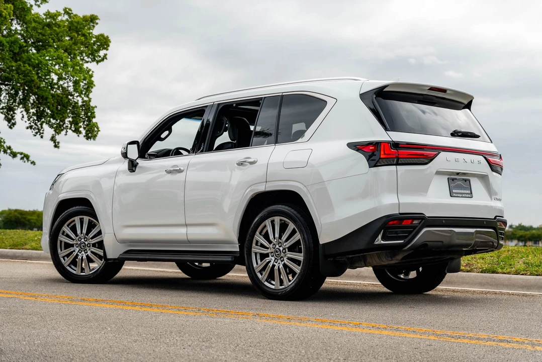 2023 Lexus LX 4th Gen - Image 5 of 31