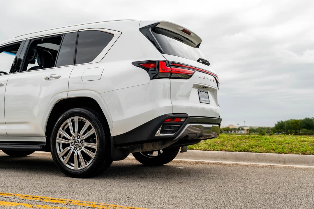 2023 Lexus LX 4th Gen - Image 23 of 31