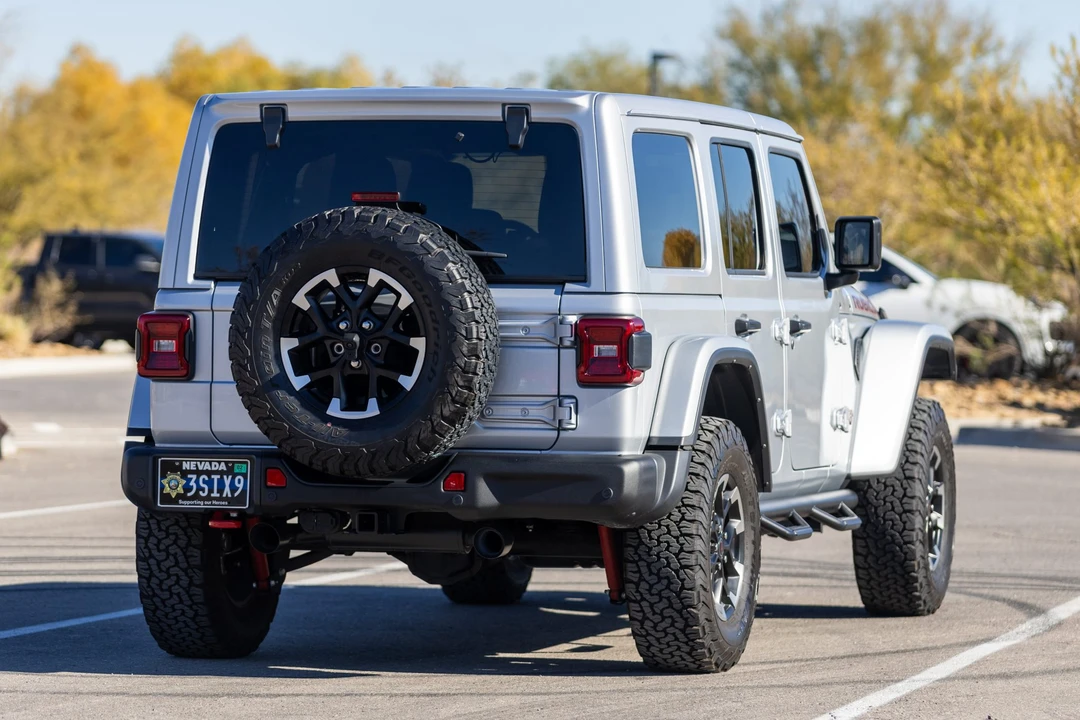 2024 Jeep JL Wrangler - Image 8 of 31