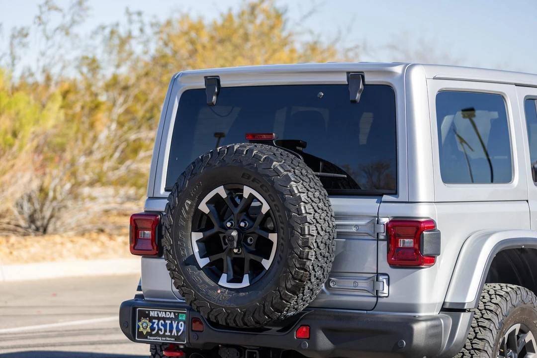 2024 Jeep JL Wrangler - Image 24 of 31