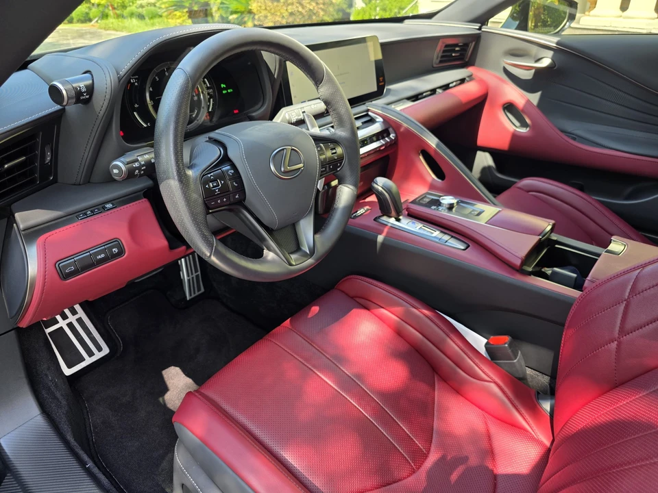 2024 Lexus LC - Image 29 of 31