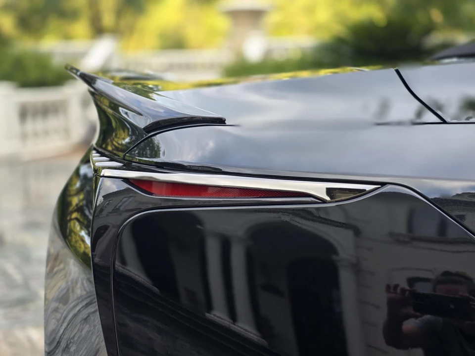 2024 Lexus LC - Image 15 of 31