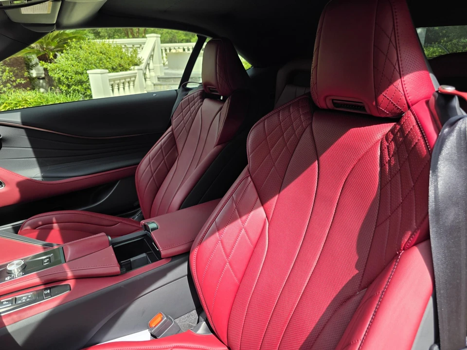 2024 Lexus LC - Image 26 of 31