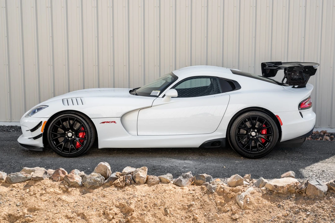 2017 Dodge Viper ACR 5th Gen - Image 2 of 31