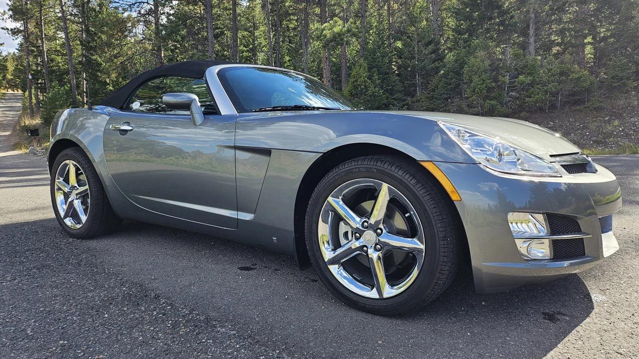2007 Saturn Sky - Image 14 of 31