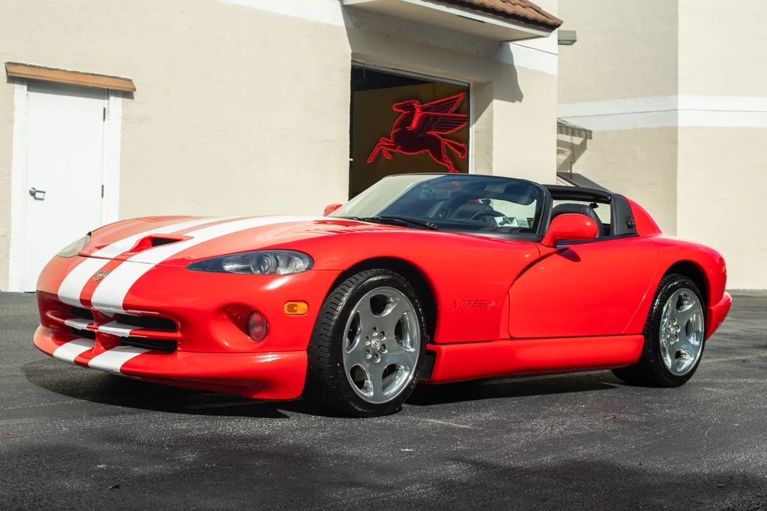 2000 Dodge Viper 2nd Gen - Image 2 of 31