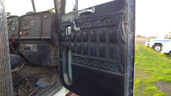 Peterbilt - Image 7 of 9